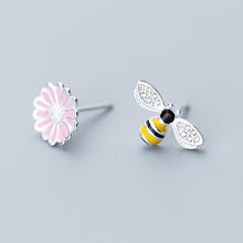 Load image into Gallery viewer, bee and flower earrings
